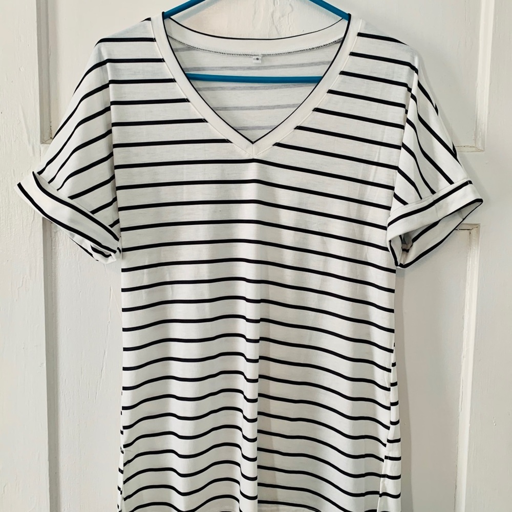 S/S Black & White Striped V Neck Tunic